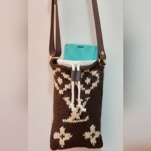 NEW Louis Vuitton Brown Knit Phone Case  LV Logo On Front